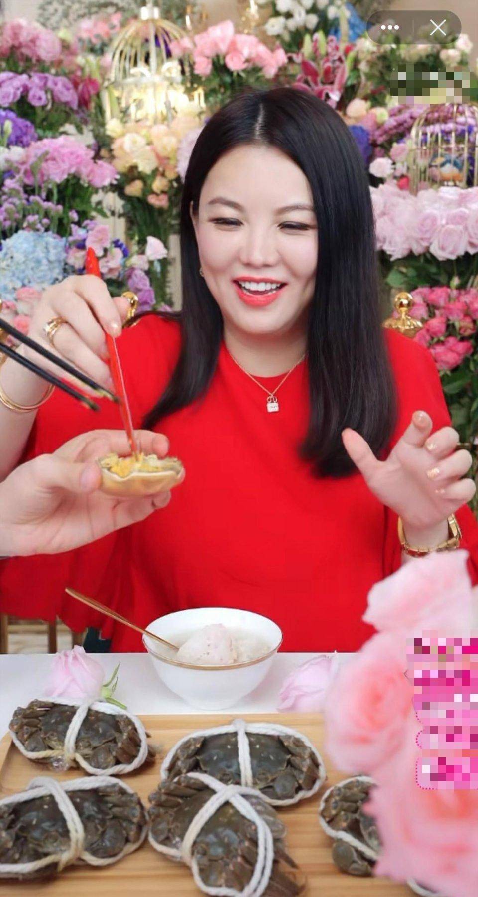 还说要去给老公准备生日礼物了,因为24号是老公的生日,看到李湘的这场