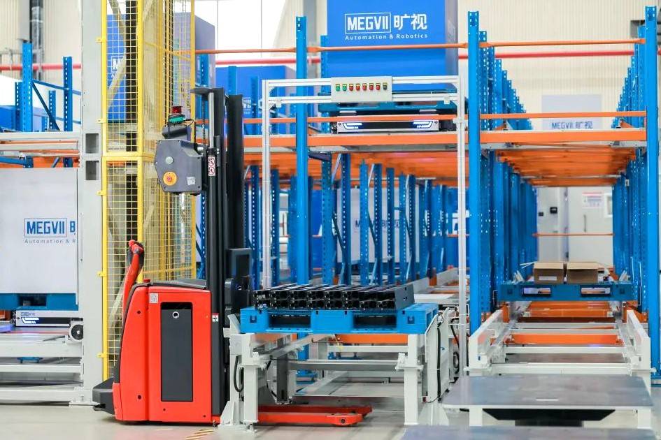 旷视:推动软硬一体化,打造智能托盘四向车系统