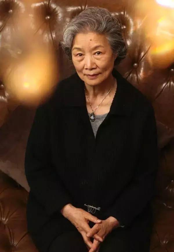 吕中:23岁嫁人,与丈夫恩爱53年难舍难分,一双儿女是她的骄傲