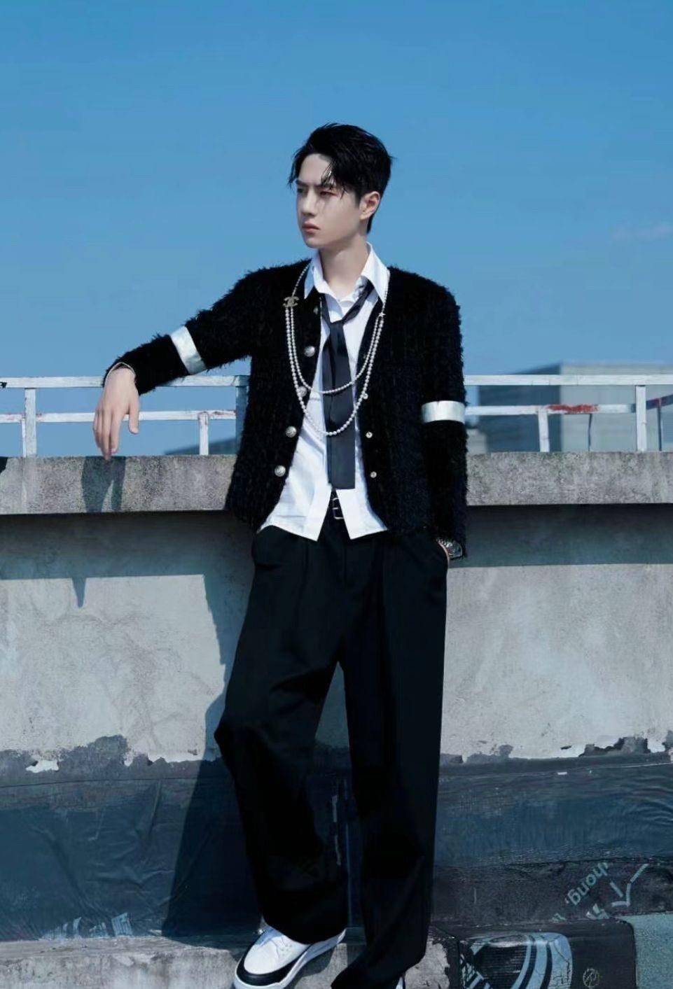 万万没想到,男人穿"小香风"比女人还惊艳,看王一博就知道了_风格_时尚