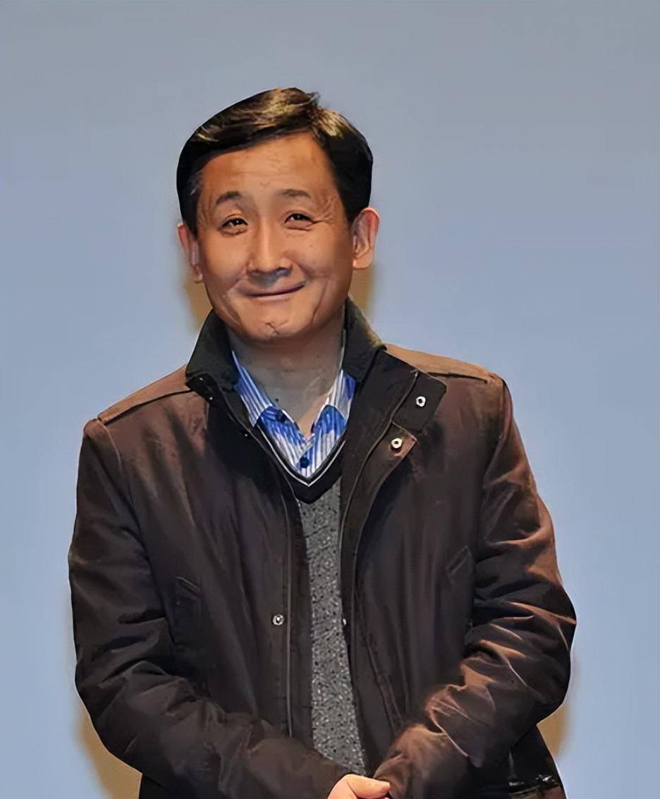 演员梁天:二婚娶孙凤英,婚后生一子,儿子成他的骄傲_生活_电影_性格