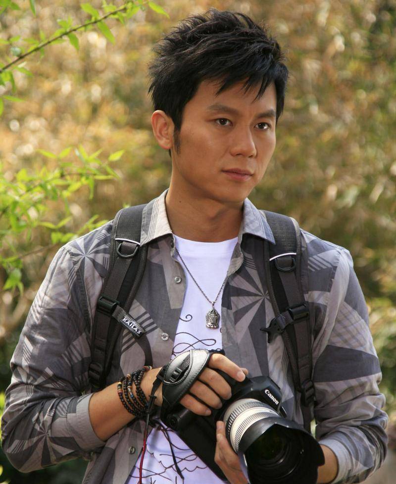 44岁的李晨终于为自己的"风流"付出了巨大代价_形象_事业_挫折