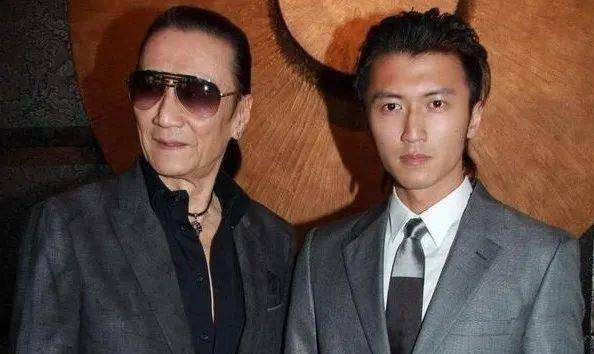 帮成龙死里逃生,让谢贤爬来香港见他,半黑半白的王羽什么来头?
