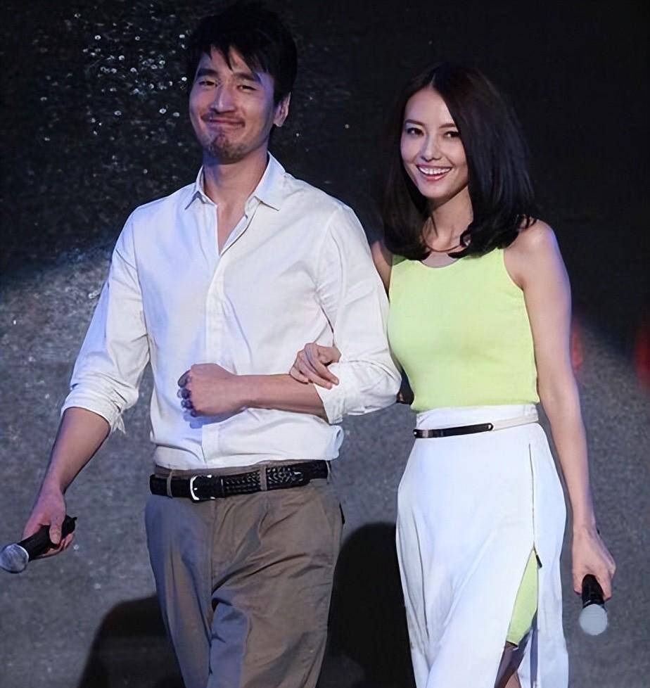 与高圆圆分手后,12年不谈恋爱没有绯闻,47岁娶旺夫妻子后爆红_于小伟