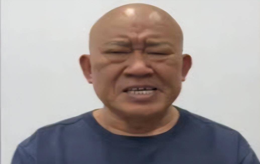 同年,在侯勇主演的电视剧《江湖笑面人》中饰演梅青.