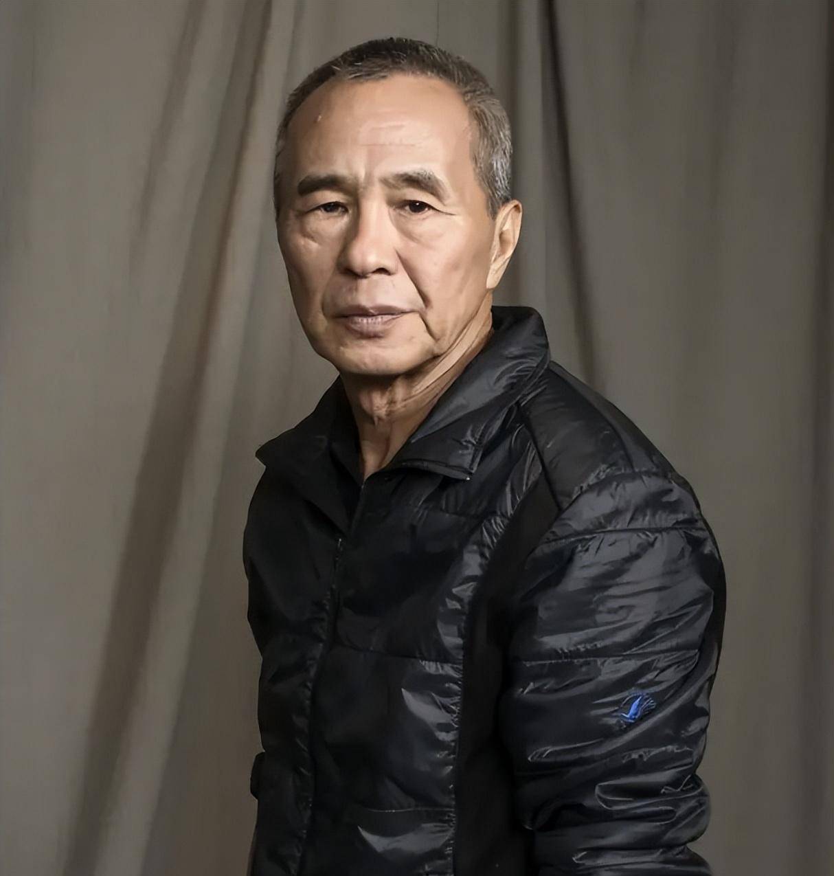 知名导演李安大放厥词:周星驰的电影太幼稚,没有什么艺术层面_侯孝贤