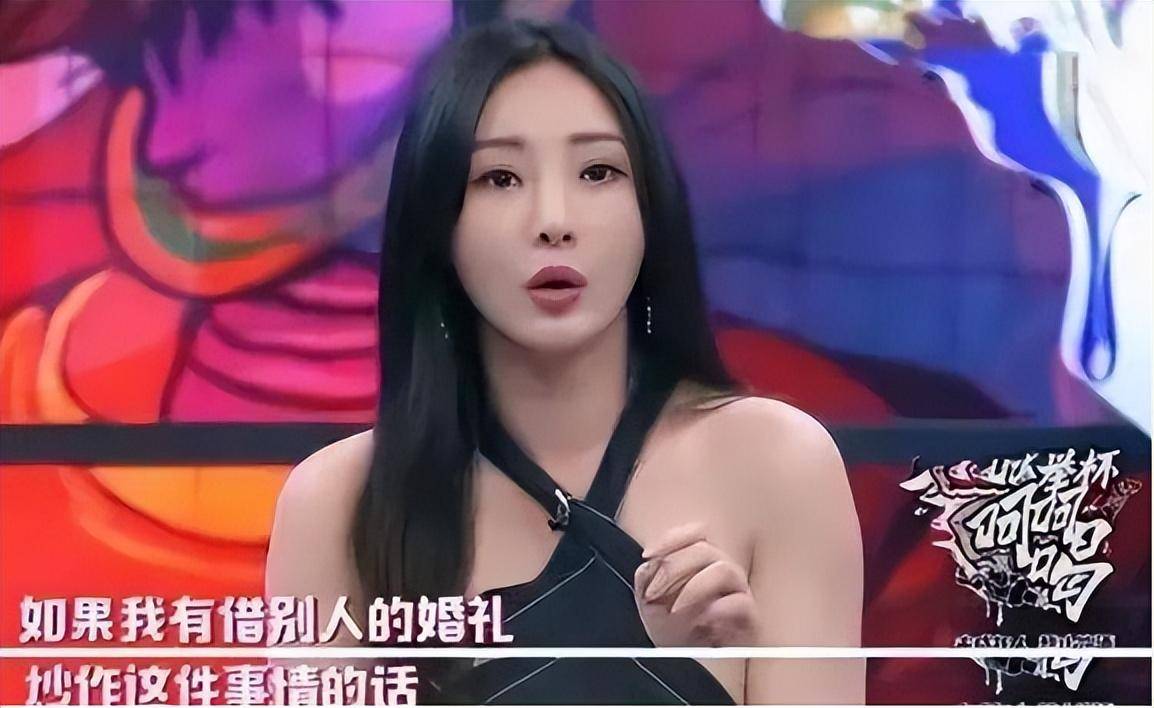 可惜在2016年,因为"伴娘门"事件柳岩陷入僵局,甚至面临退出娱乐圈的