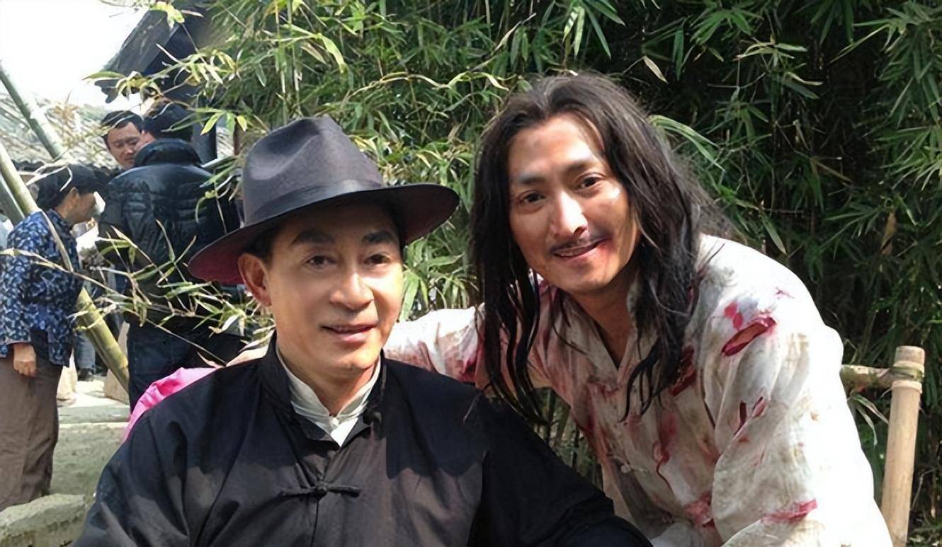 《新燕子李三》剧照)从2008年开始,何家劲接手了《风云2》《滚滚血脉