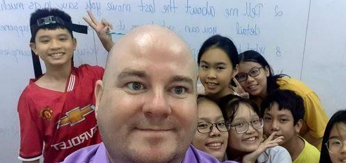 爱尔兰男子被困越南，为带“捞”来的猫回国募集善款，宁死不弃 