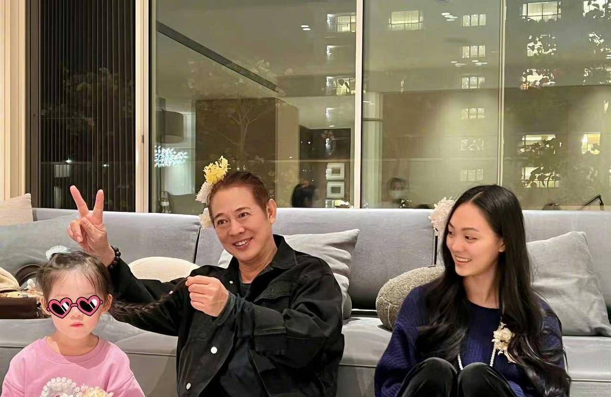 李连杰近照引热议!
