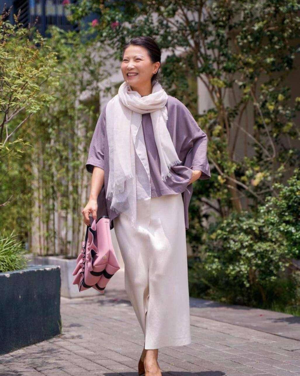 为什么许多中国大妈,明明精心打扮,却还是显老俗气?