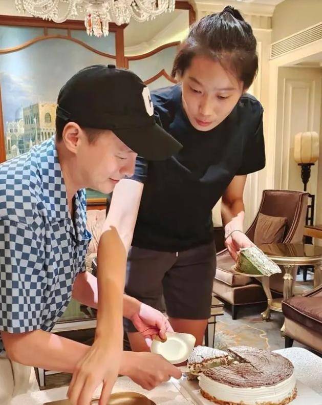 朱婷官宣心仪对象,追求的是颜值事业成就的男生_黄晓明_奥运会_网络