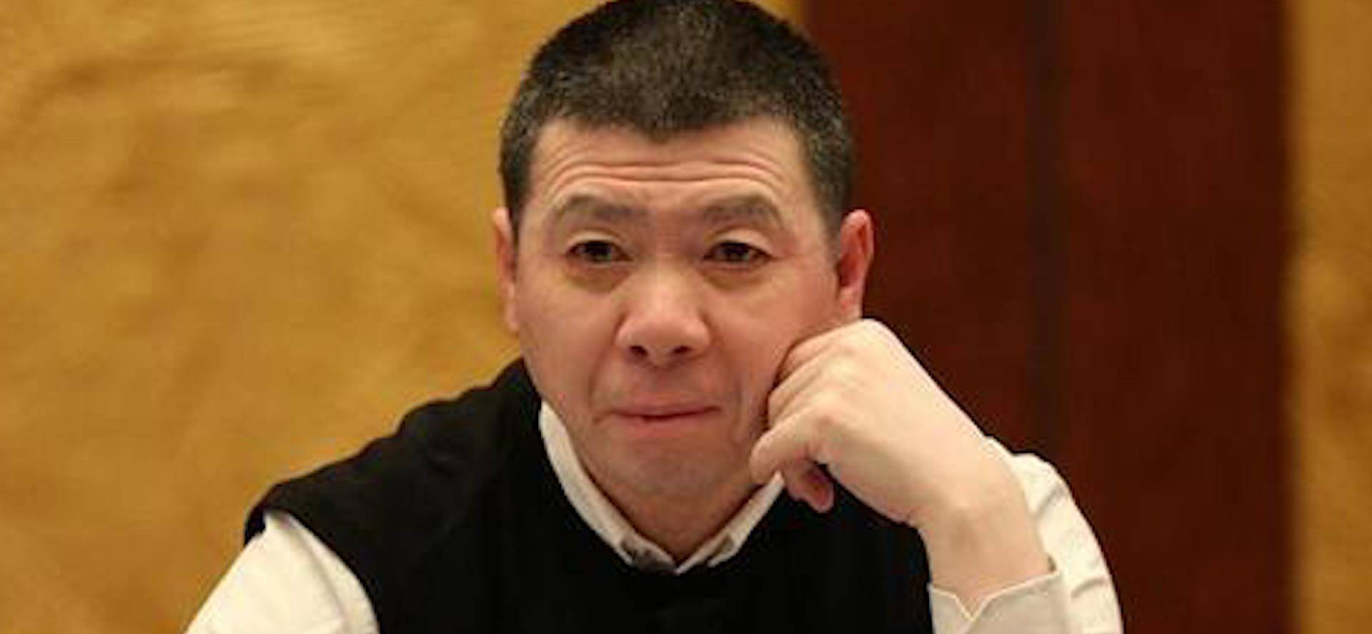 在一次酒会上,他邀请了很多演员朋友参加,其中包括陈道明和葛优.