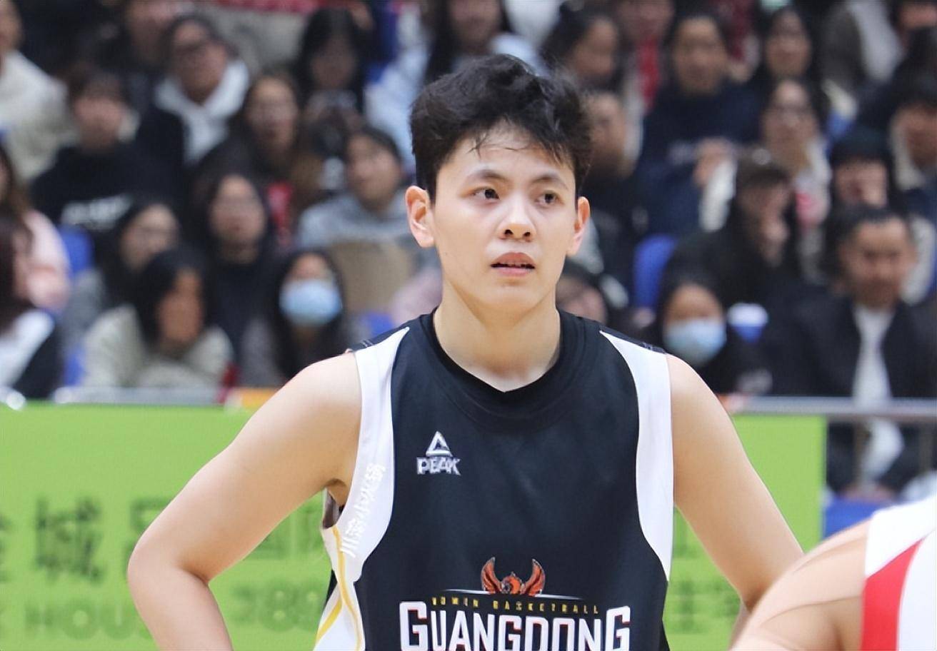 威姆斯示爱女篮美女,吴前女友晒照,签约考辛斯?