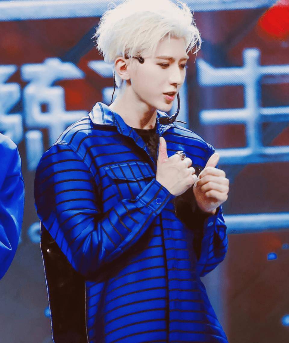 原创25岁蔡徐坤盛装回归,音乐魅力引十万人关注,华语乐坛再起风云