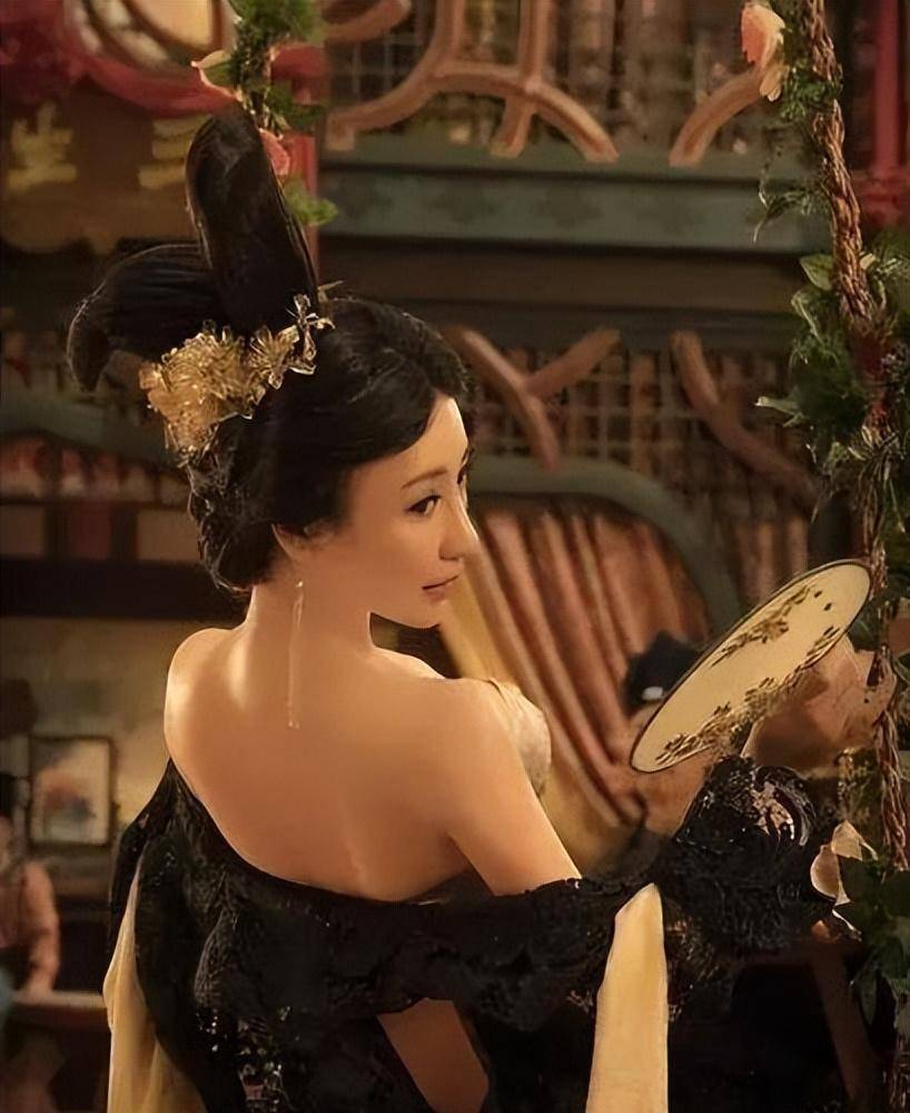 这一次,43岁的柳岩,给娱乐圈的女明星好好"上了一课"_身材_电影_角色