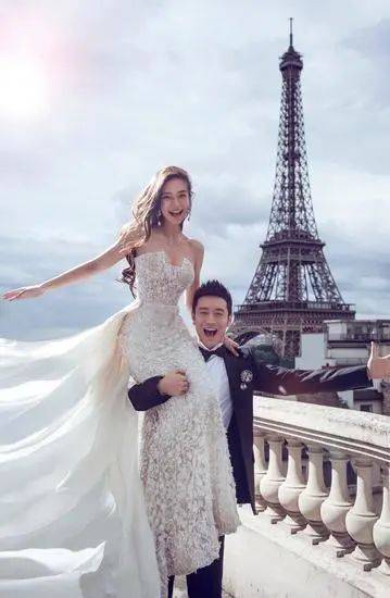 黄晓明和杨颖也离婚好几年了,找女朋友也是正常的,也没必要拿现女友和