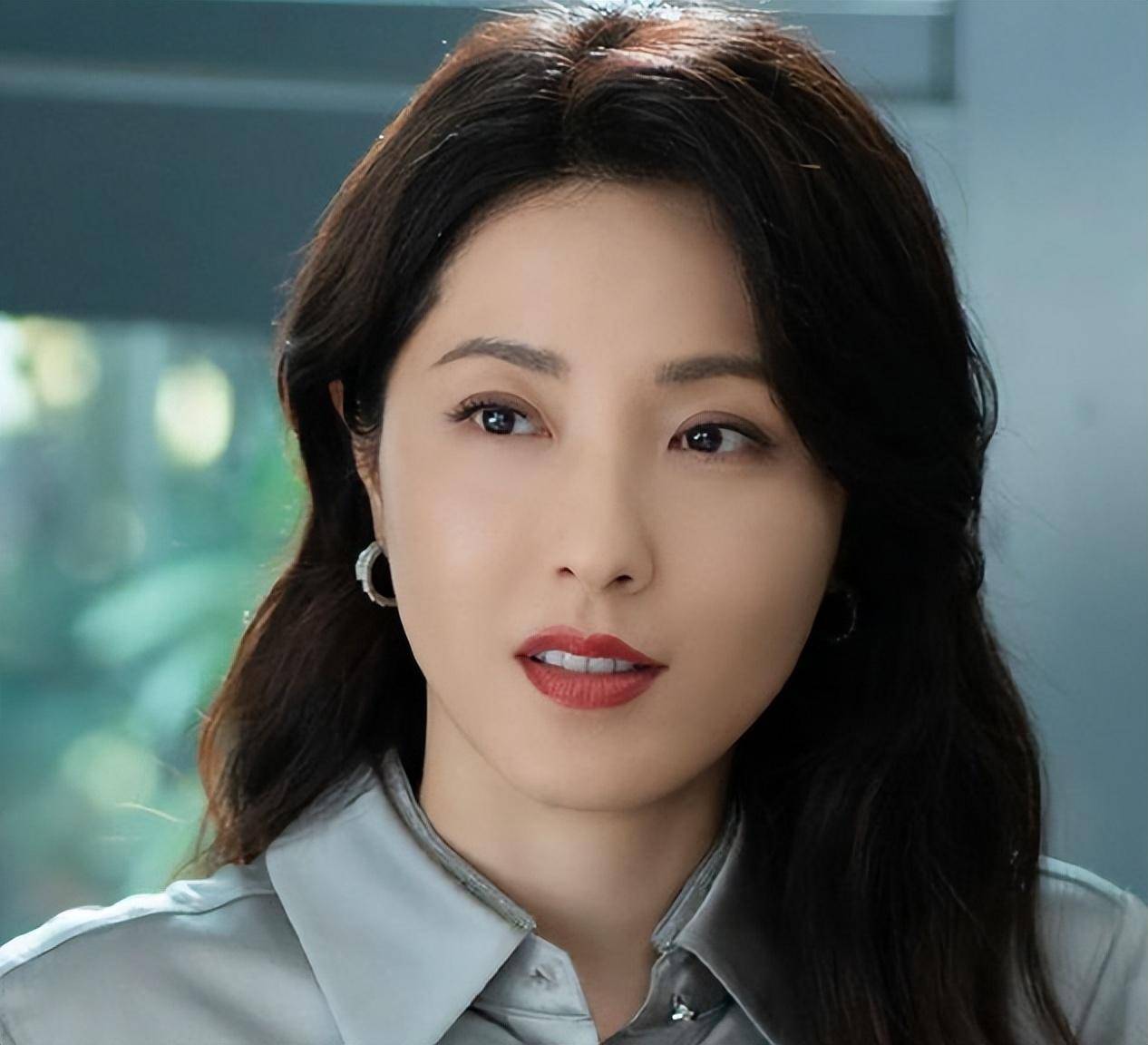 演员曾黎被称为两百年一遇的美人为何47岁仍未婚