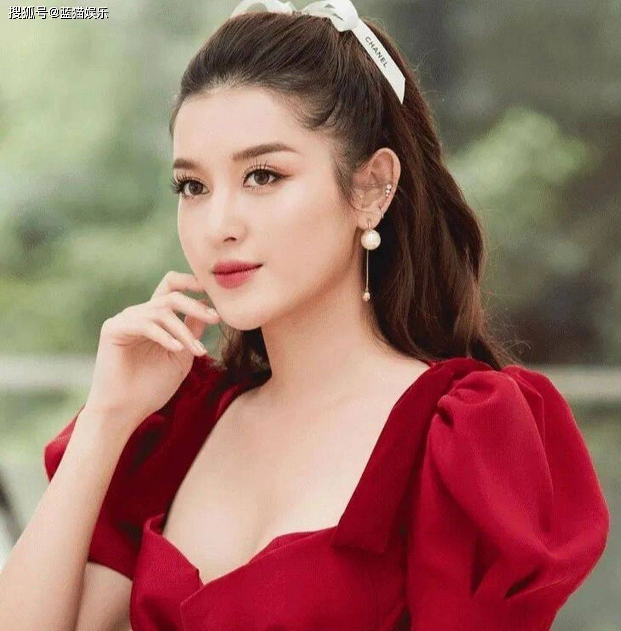 李嘉欣世界富豪圈的狙击手40岁带俩娃还被富豪追