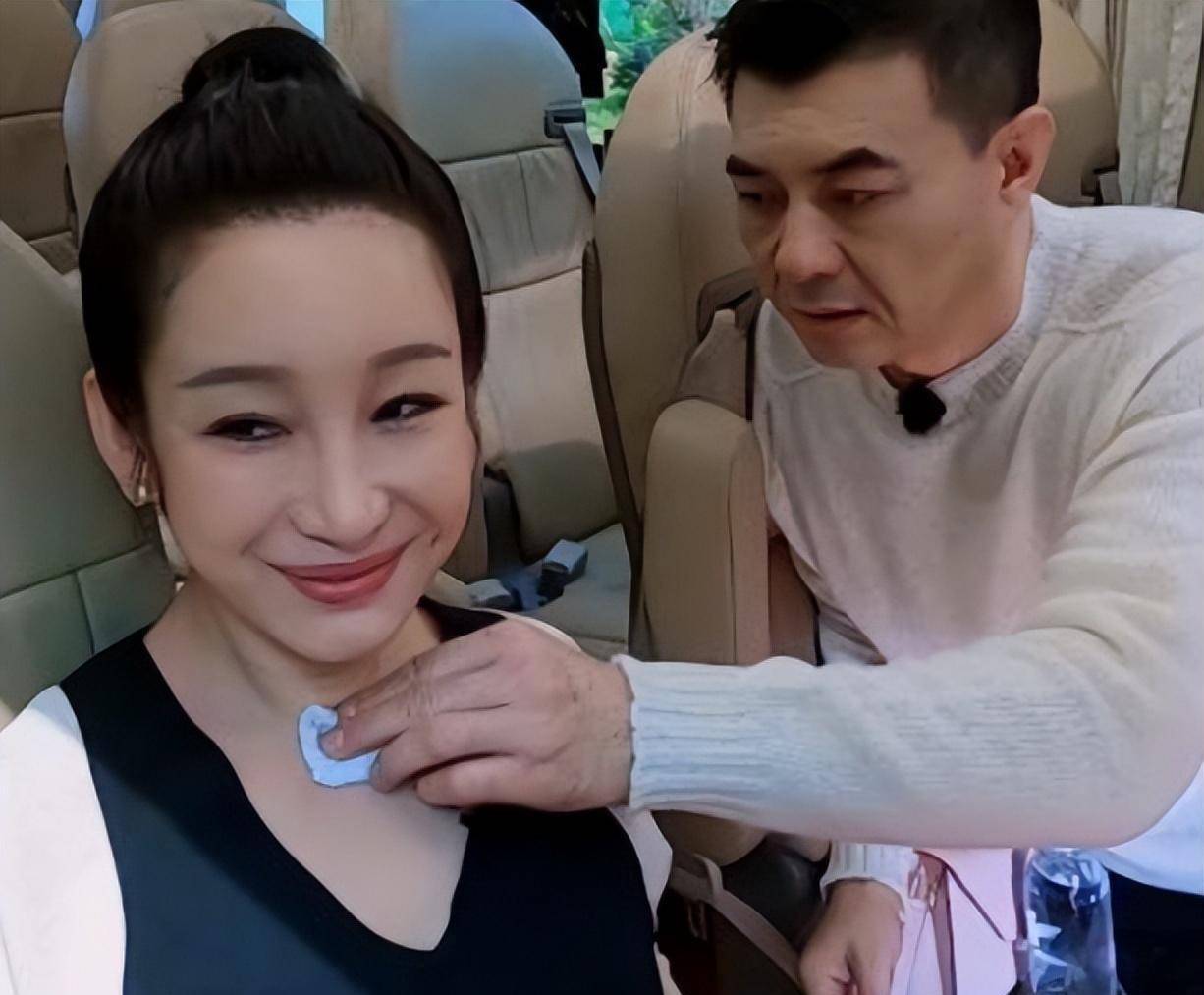 同是王新军基因,前妻的儿子和后妻的儿子一对比,差距就出来了_秦海璐