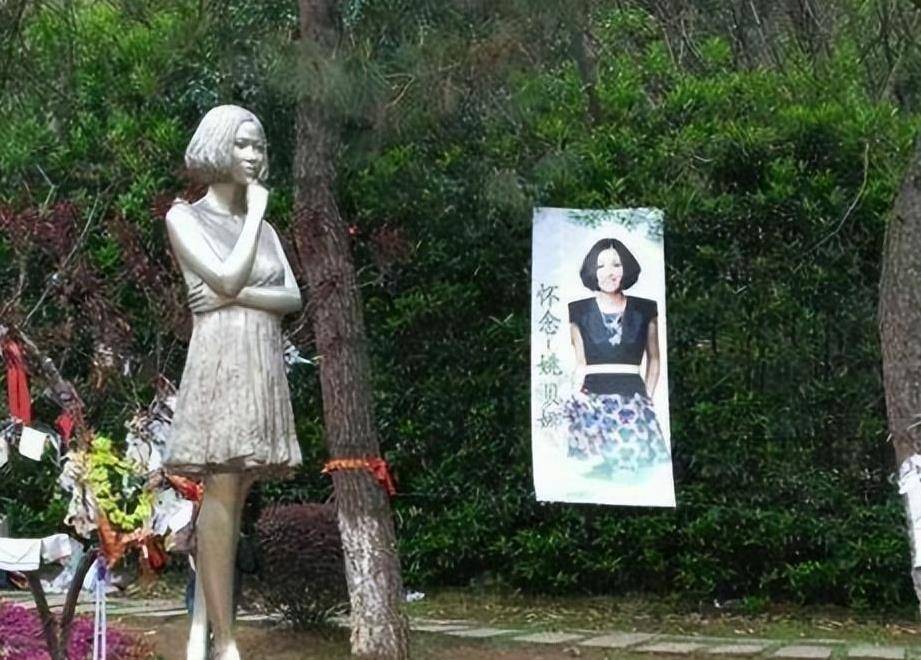 看完赵丽蓉的墓地,再看高秀敏的墓地,网友令人敬重的演员_巨星_人生