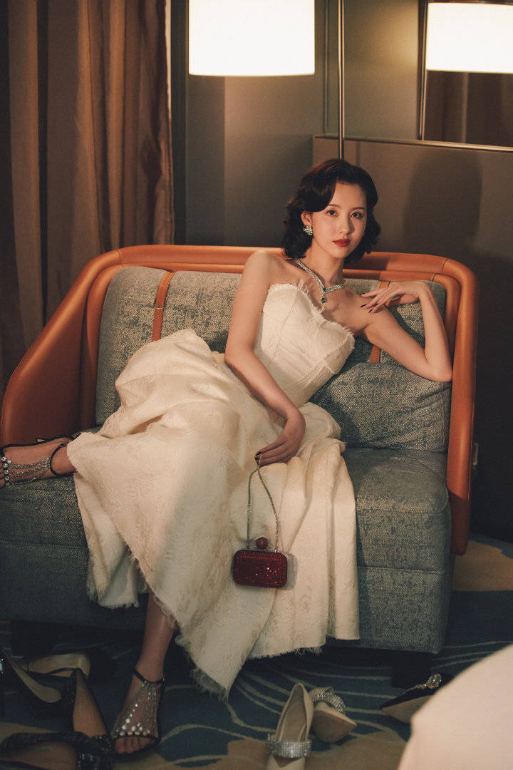 29岁陈都灵宛如清纯仙子,演技时尚双飞,成为新潮流引领者_观众_魅力