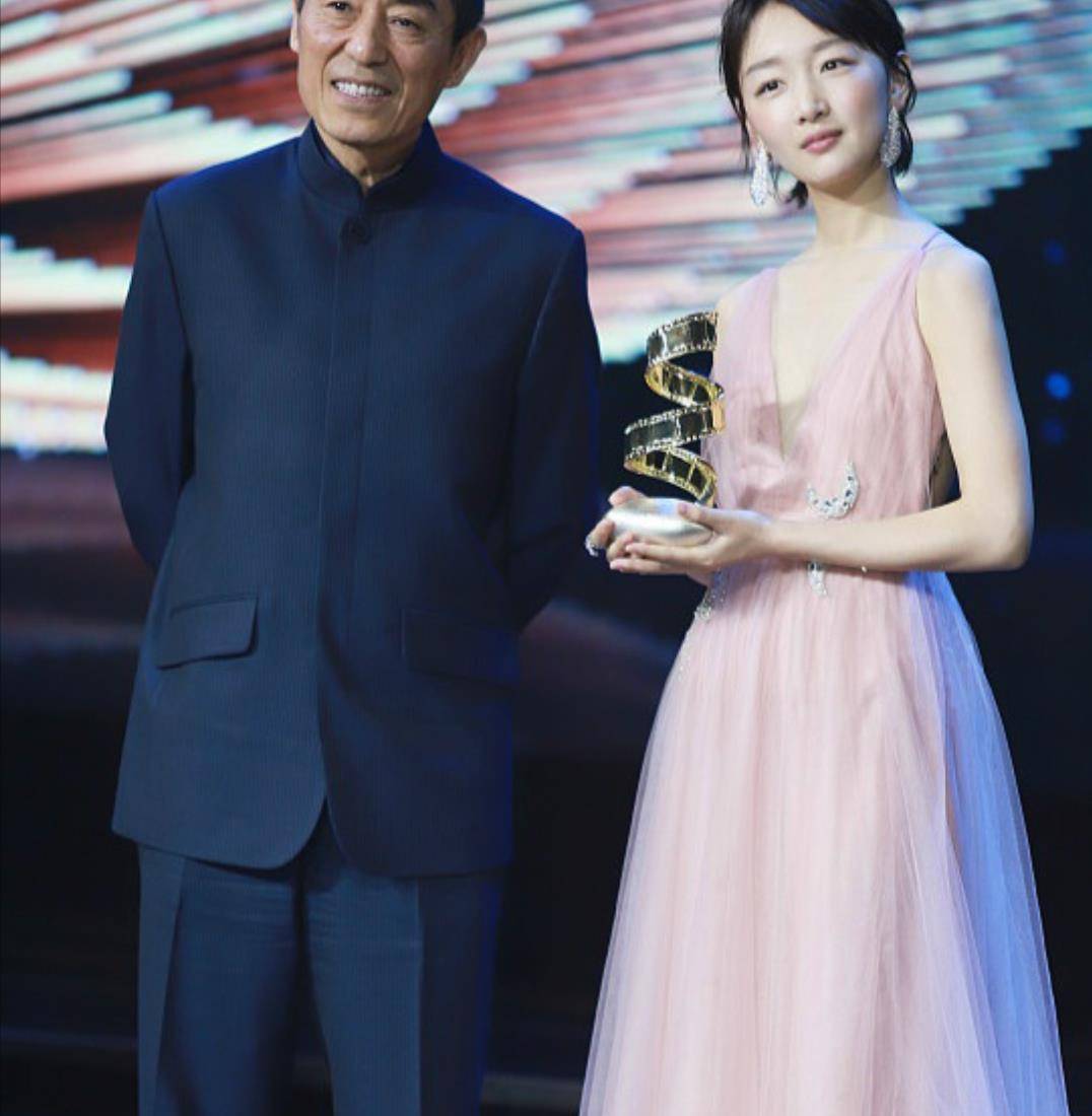 金鸡一夜,周冬雨终于为自己的"目中无人",付出了代价_张艺谋_葛优