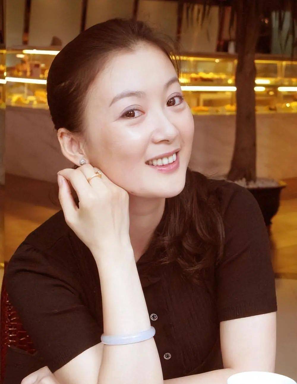 (池华琼的生活照)生活中的池华琼并不像一个永远与圈子保持距离的演员