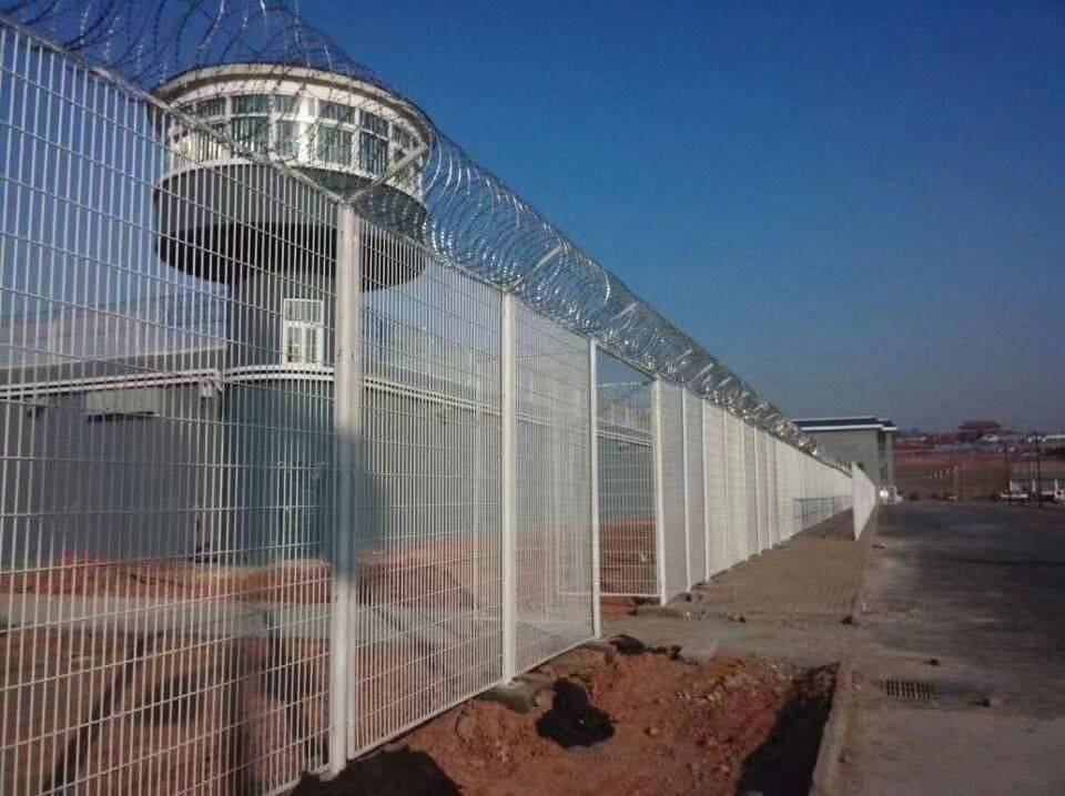 机场护栏网:为飞行保驾护航