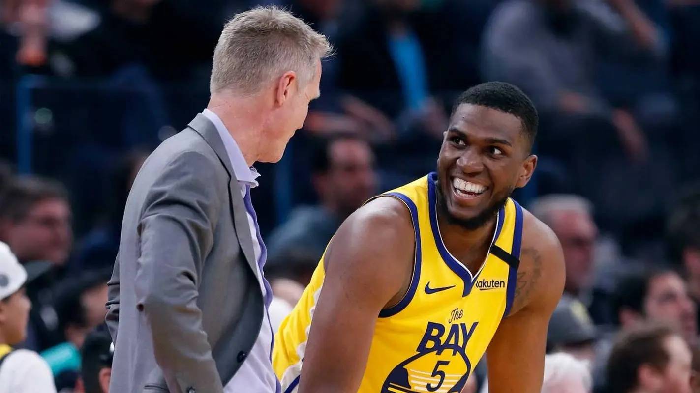 篮板痴汉 凯文·鲁尼:防守才华和无私奉献,让他成为球队的守护神_中锋