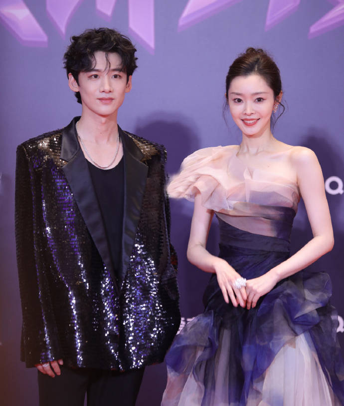 尖叫之夜红毯名场面多:cp扎堆合体营业,《狂飙》抓马不断,杨幂惊喜