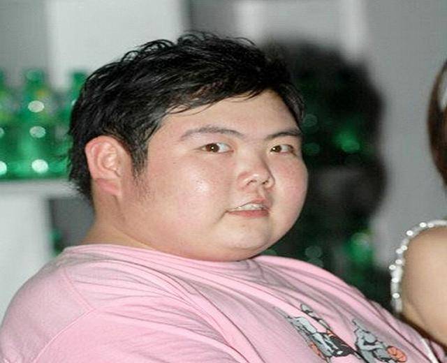 17年前,"网红小胖"因一张照片爆红,如今娶经纪人生活幸福_钱志君_上海