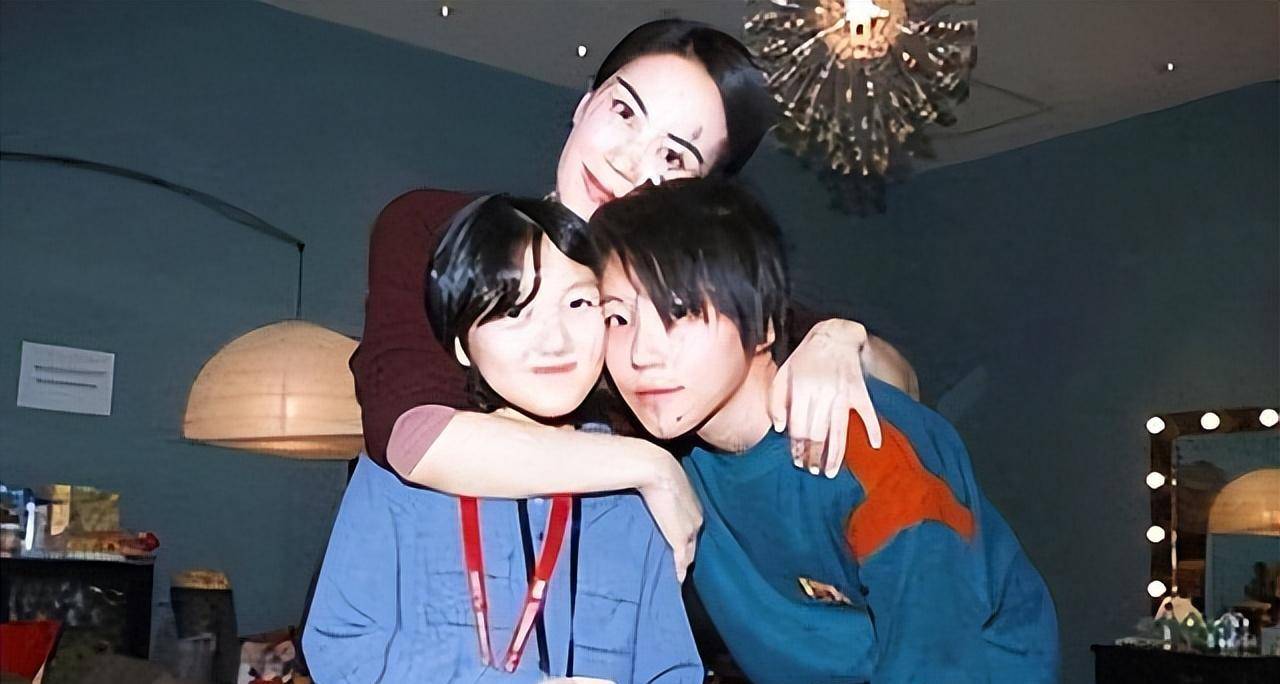 王菲砸百万为女儿治兔唇,治好了却变丑了,全是李亚鹏_李嫣_外表_母爱