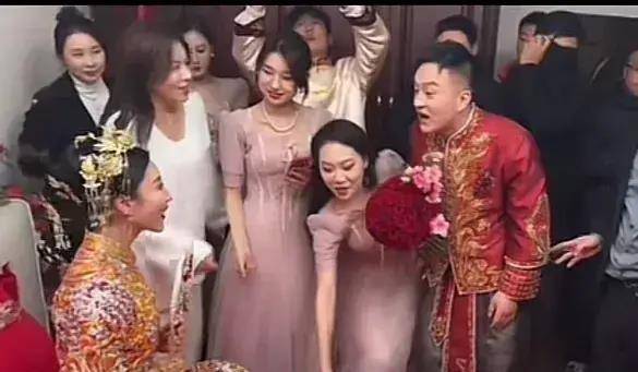 千万粉丝王铁锤大婚,与老公远哥因棋结缘,现场仪式感十足_婚姻_爱情