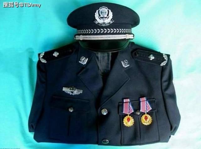 中国警察70余年的制服变迁史