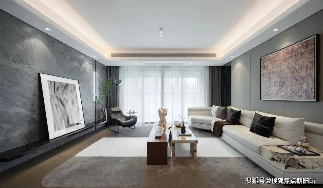 的甜蜜时光主卧采用大尺度套房设计 整体明亮舒畅飘窗的设计更加凸