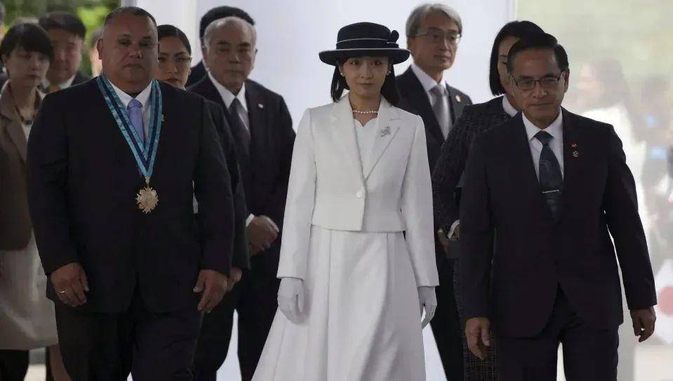 日本佳子公主出国访问,身上200块的外套意外走红,全日本断货!