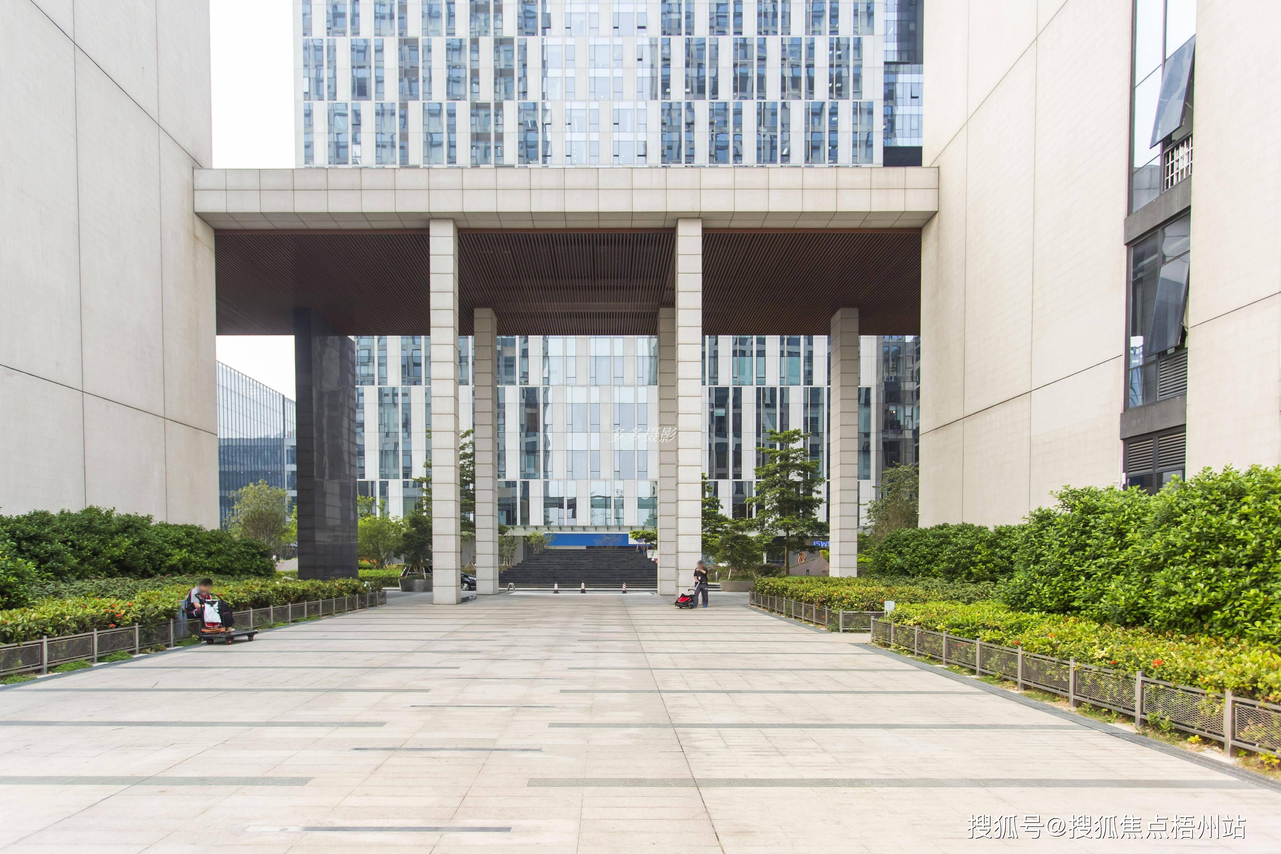 广州保利世界贸易中心写字楼创业初期适合吗?
