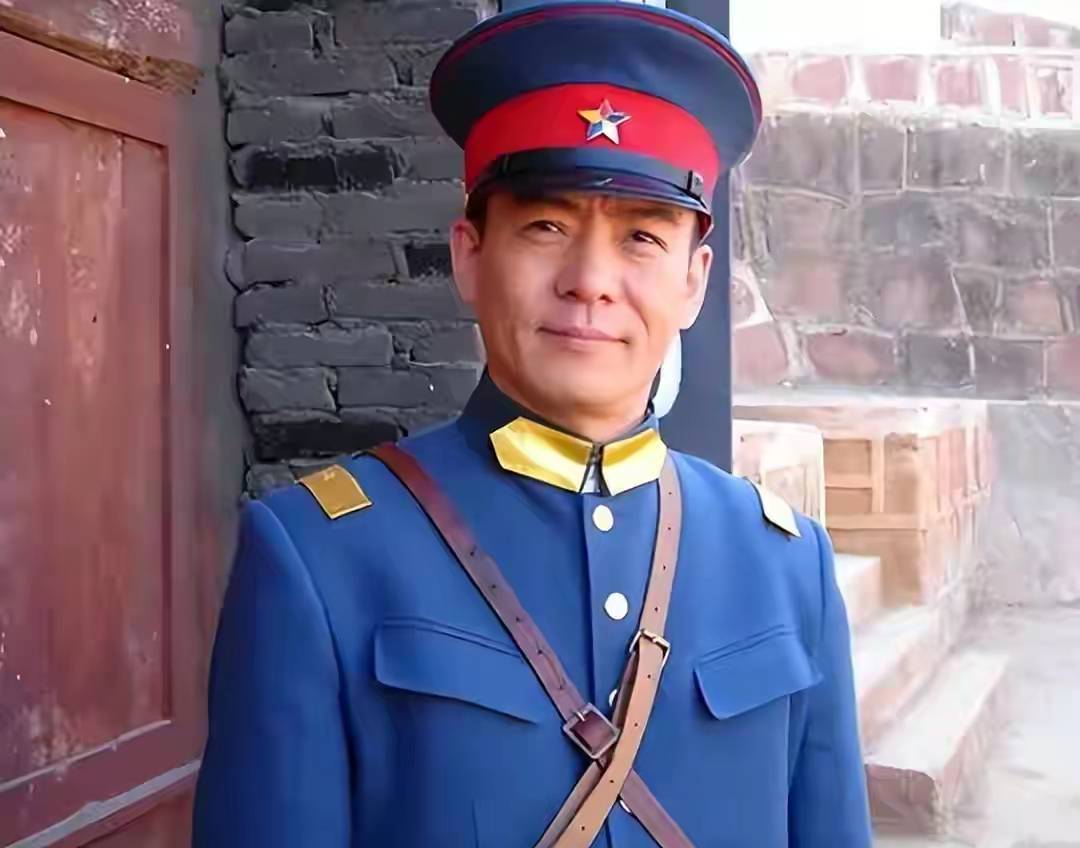 他靠演反派出名,曾和许晴传绯闻,57岁娶了圈外妻子,低调且幸福_米学东