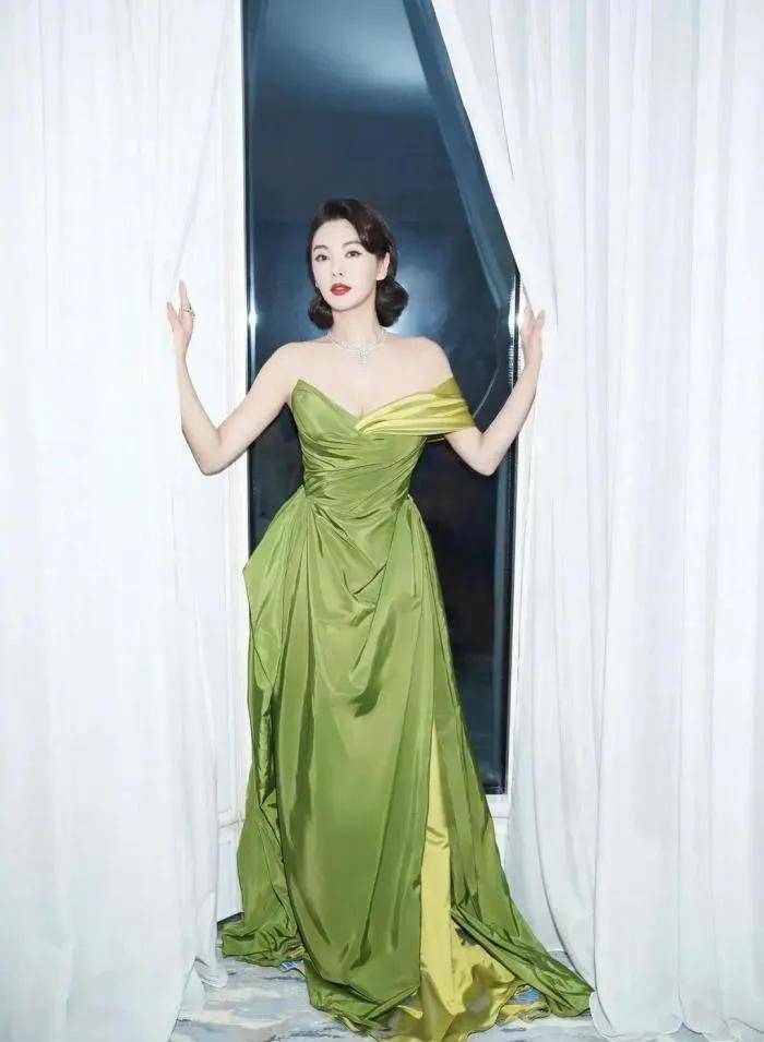 张雨绮身着草绿鹅黄低胸礼服亮相戛纳红毯,尽显女神风范_表演_风格