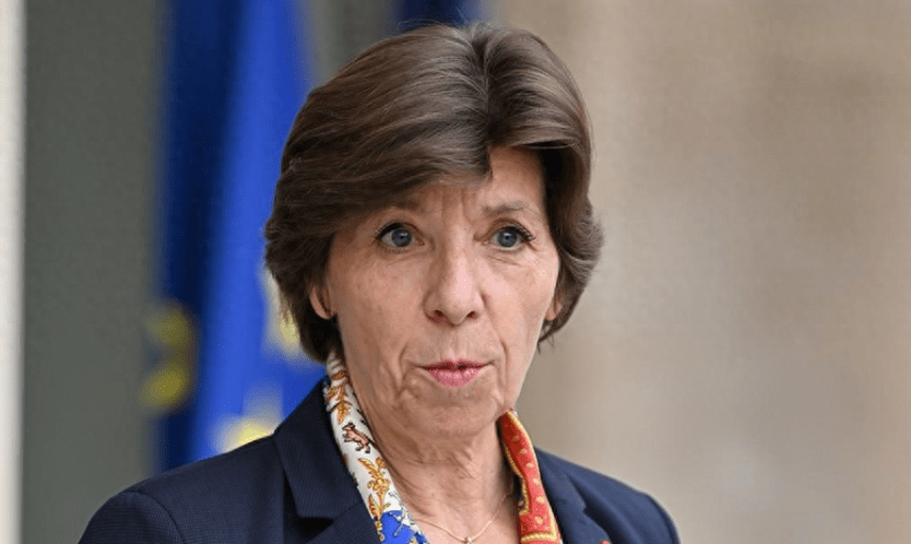 马克龙放下电话,一架法国专机直飞北京,还带着两个"特殊任务"