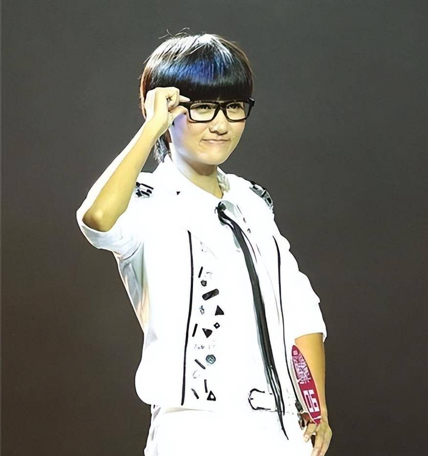 粉丝的相互攻击和选票的分散,几乎把王冠拱手让给了段林希·冠军.