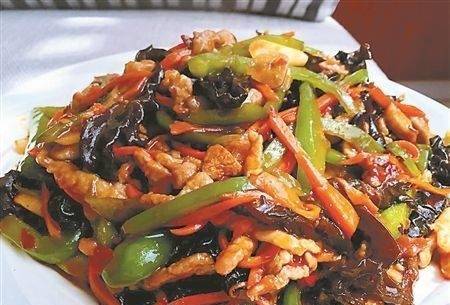 以上便是制造鱼香肉丝的悉数过程，其味酸、香、鲜，喜爱就来学习吧！
