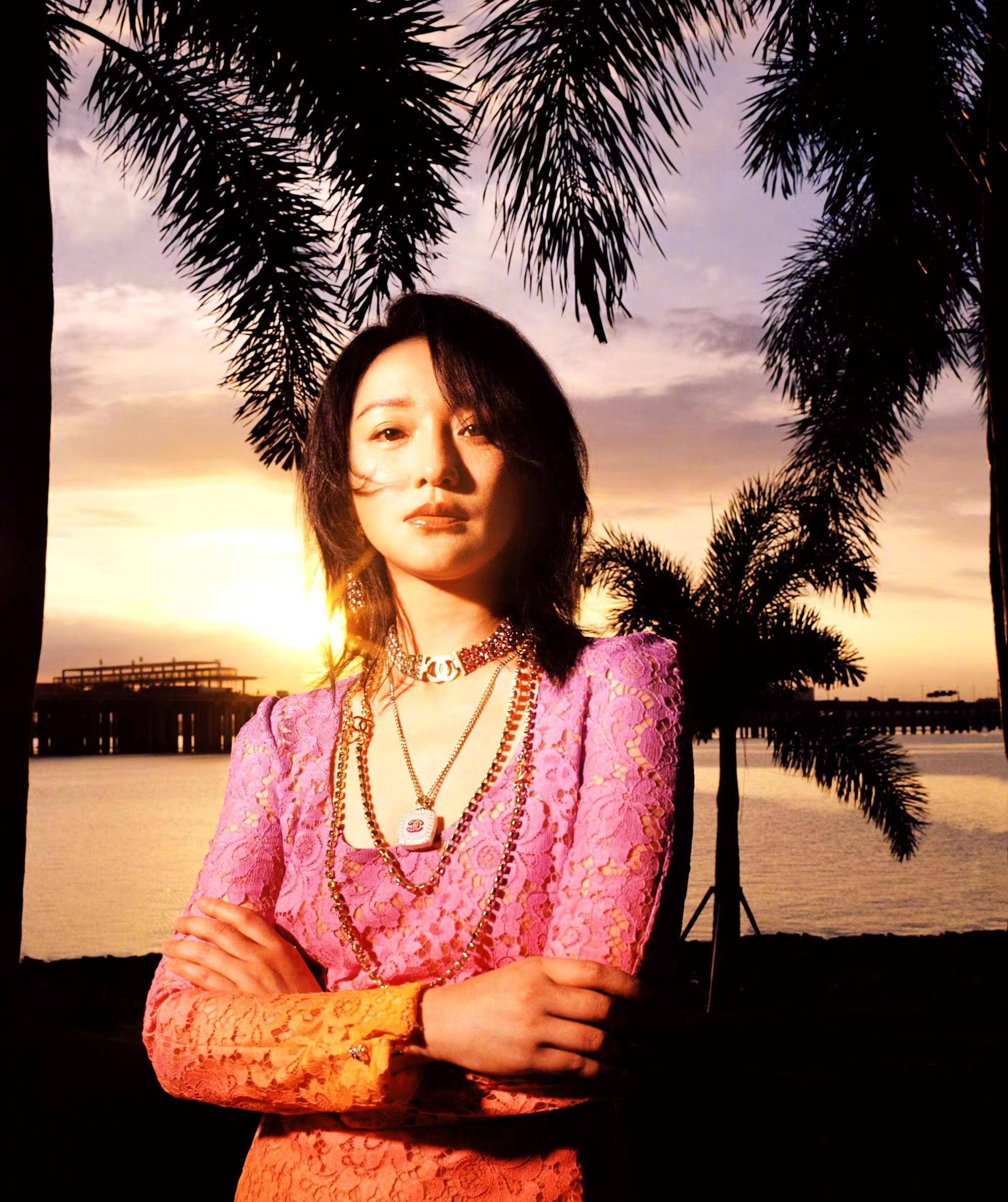 49岁周迅新亮相扮嫩好惊艳!