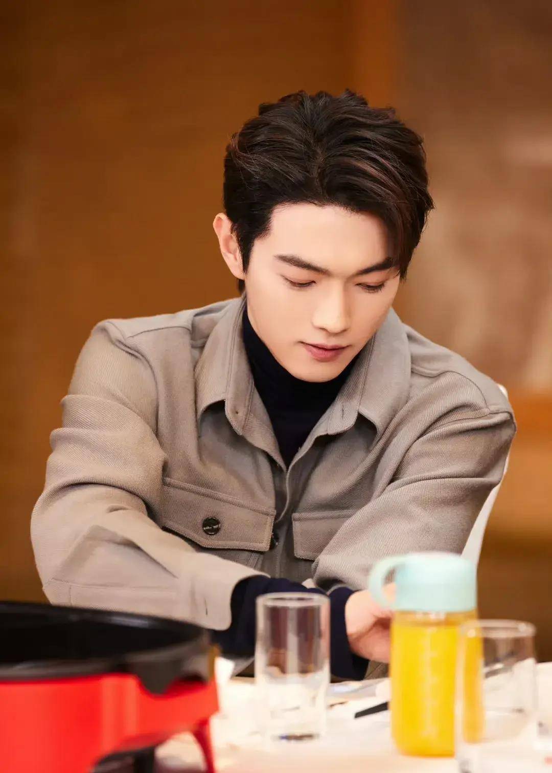 25娱乐瓜:王一博任嘉伦张颂文刘诗诗金晨宋轶许凯景甜王鹤棣_造型