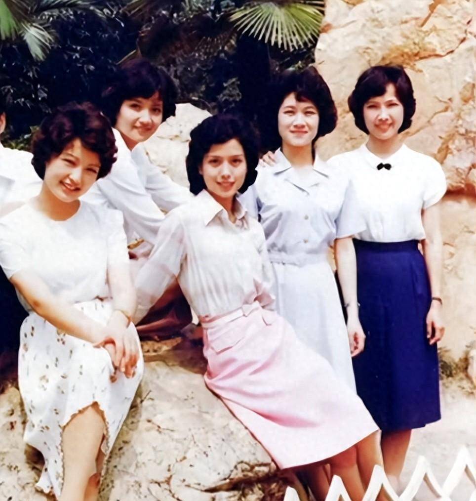 以下五位主持人女性,即侯玉婷,黄婉玲,樊玉婵,吴捷