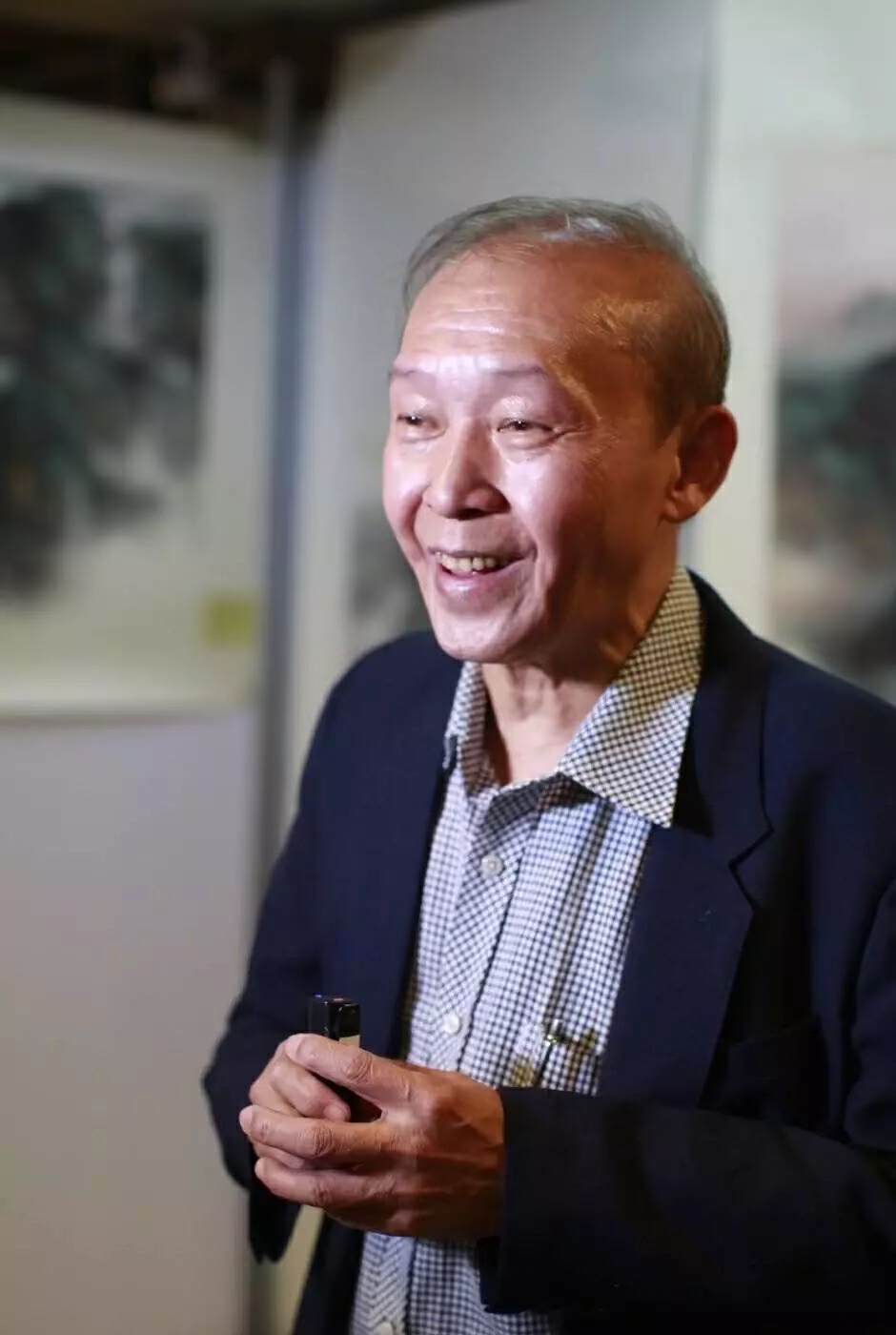 73岁TVB甘草演员自曝连续开工39小时，戏外是国画大师，老来得子
