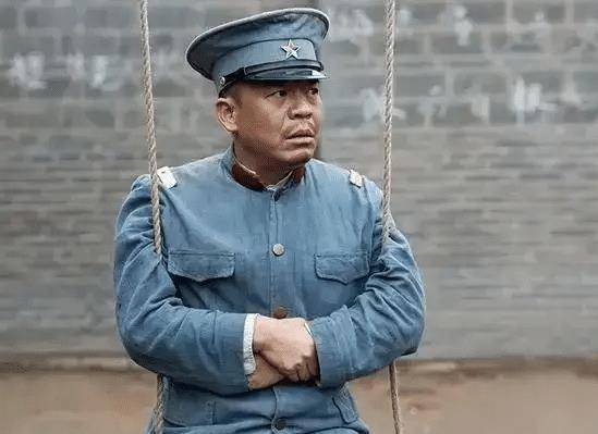 张嘉译出道20年成名后仍不忘老乡孙浩,网友表示:不愧是国民男神_icon