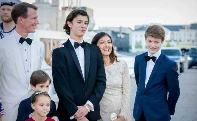 中国女孩李然销售员出身,10年前与查尔斯王子结婚,如今幸福美满_时候