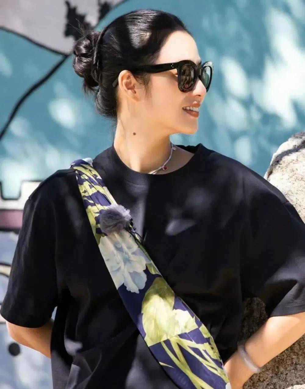 周韵的穿衣风格:如何利用小众品牌和单品展现女神的迷人气质_衣服